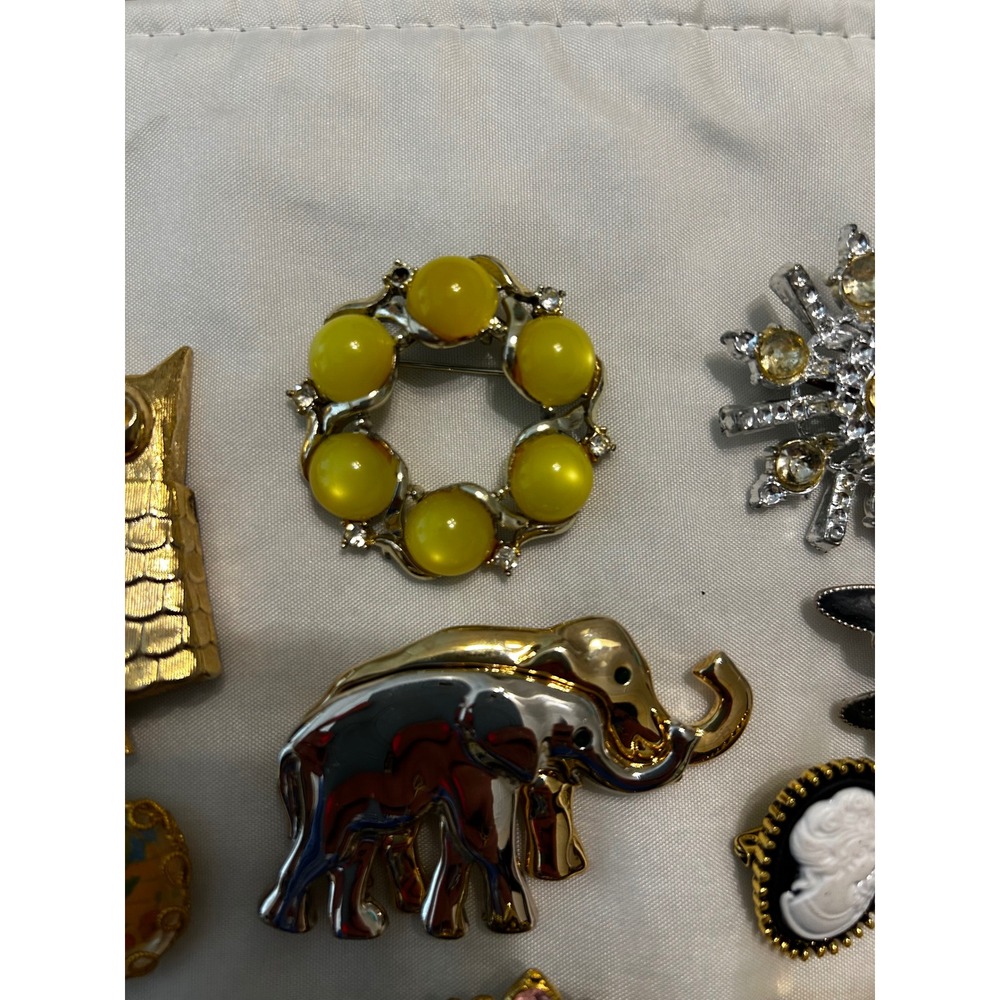 Vintage Brooch Pin Lot 14pc Cameo Elephant Owl Dragonfly Rhinestone Jewelry - Picture 7 of 16